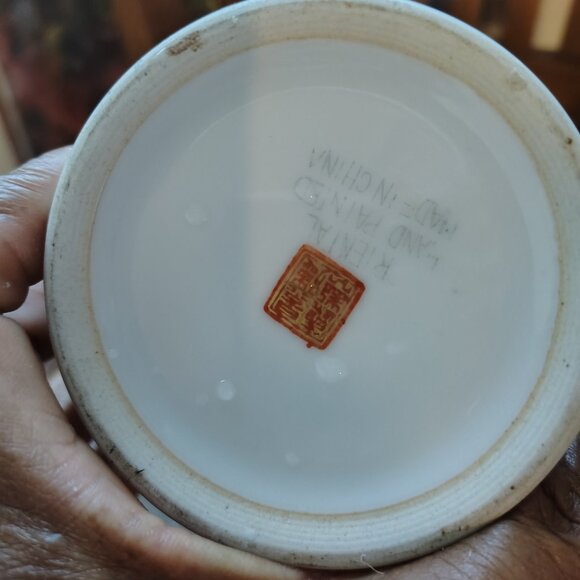 1970’s Chinese porcelain ProC Vases Ladies in a Garden Qianlong Mark - Picture 7 of 15